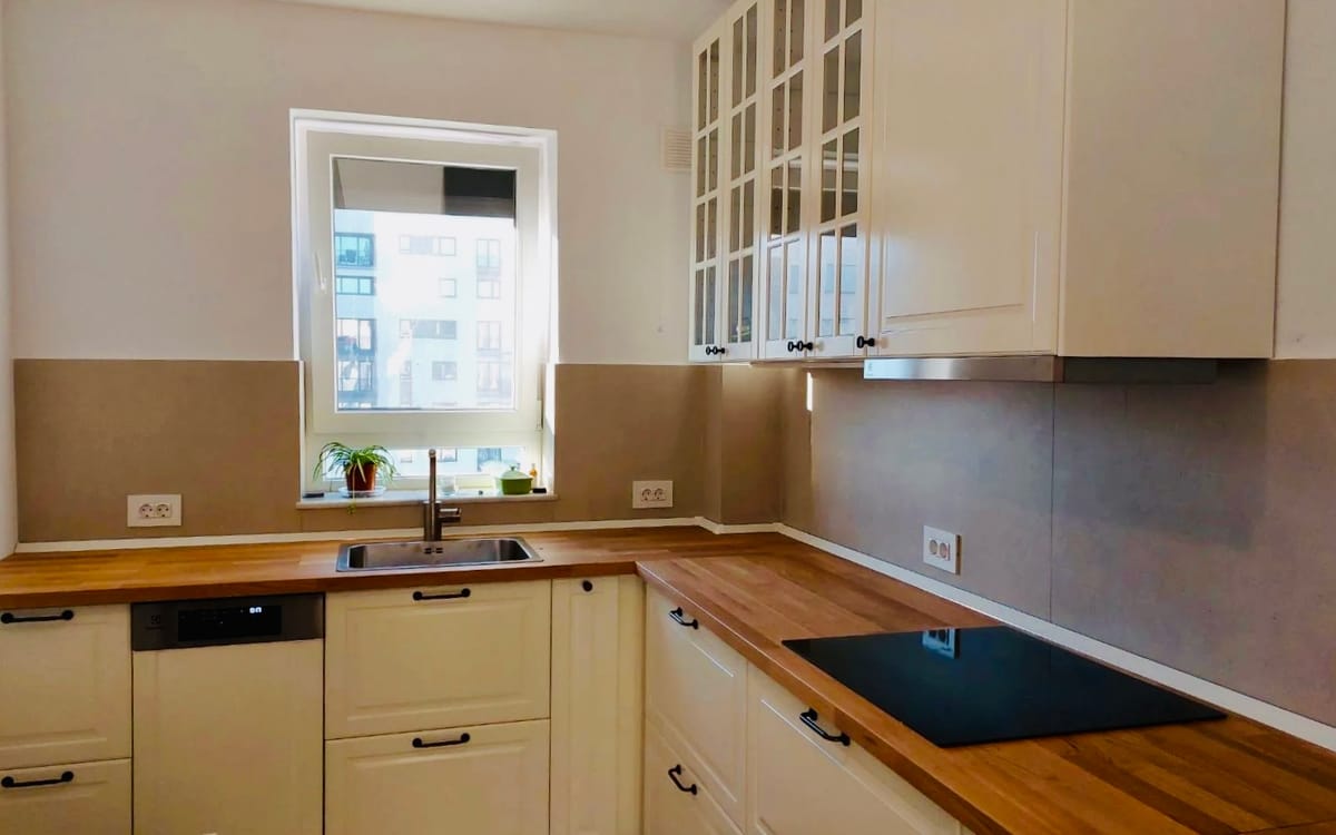 Bucătărie de aproape 10 mp în cartierul Coresi din Brașov