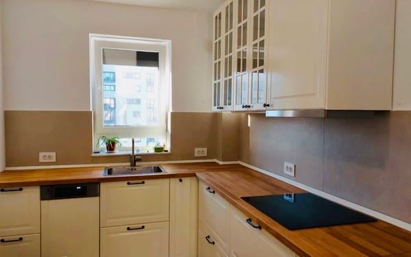 Bucătărie de aproape 10 mp în cartierul Coresi din Brașov